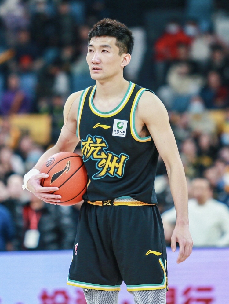 吉林男篮在比赛中表现出勇气，闯过难关的简单介绍