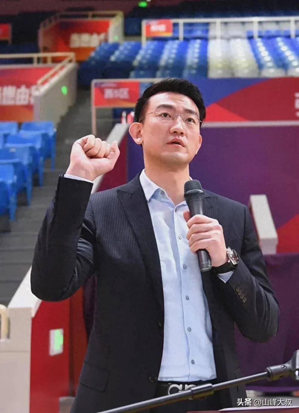 教练智慧战术，带领球队获得胜利